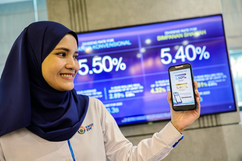 The Employees Provident Fund (EPF) has announced a dividend rate of 5.50 per cent for conventional savings, with a total payout of RM50.33 billion. — Bernama pic