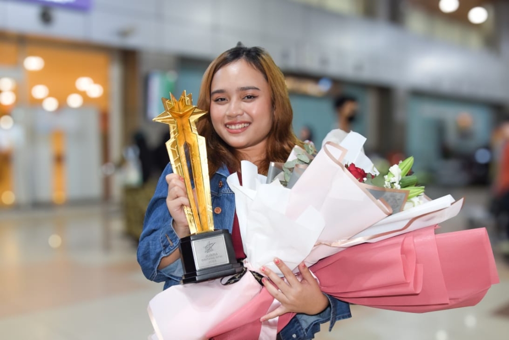 Newly-crowned Bintang RTM 2024 Roziena Ixzy or better known as Roxy Ixzy plans to release a Bidayuh single this year. — Borneo Post pic