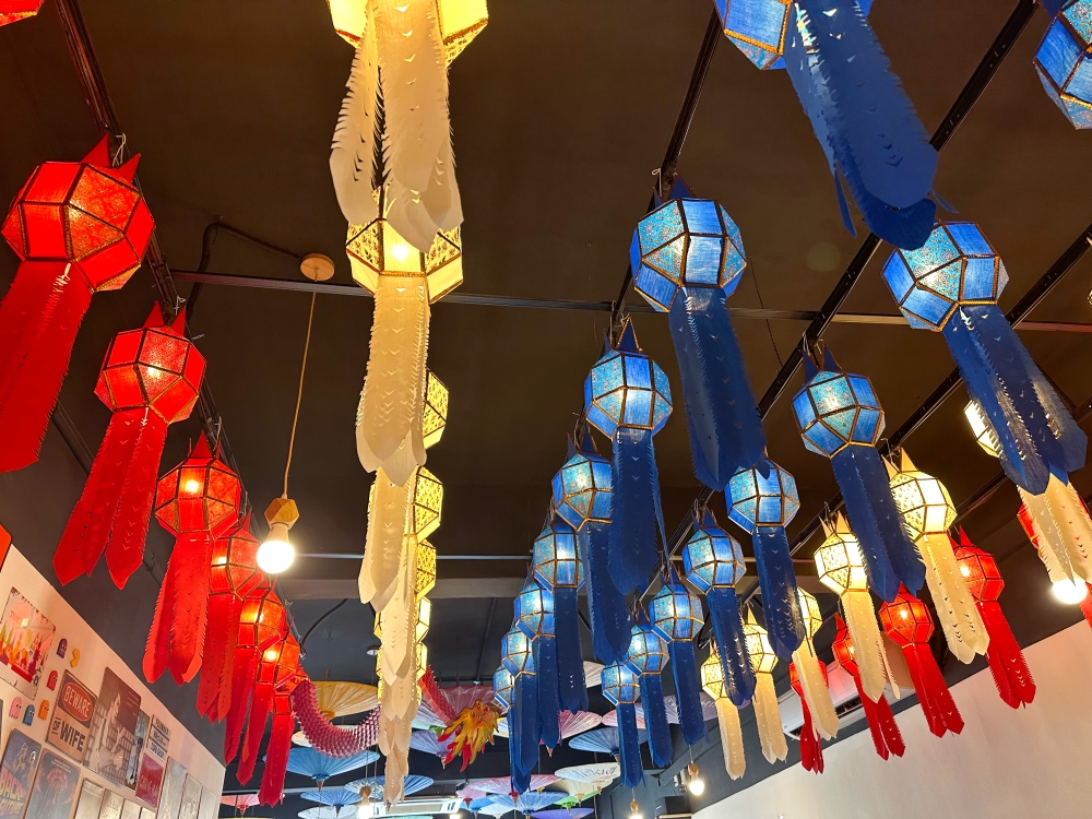 Sood Yod Thai's eye catching red, blue and white lanterns pay tribute to the Thai flag.