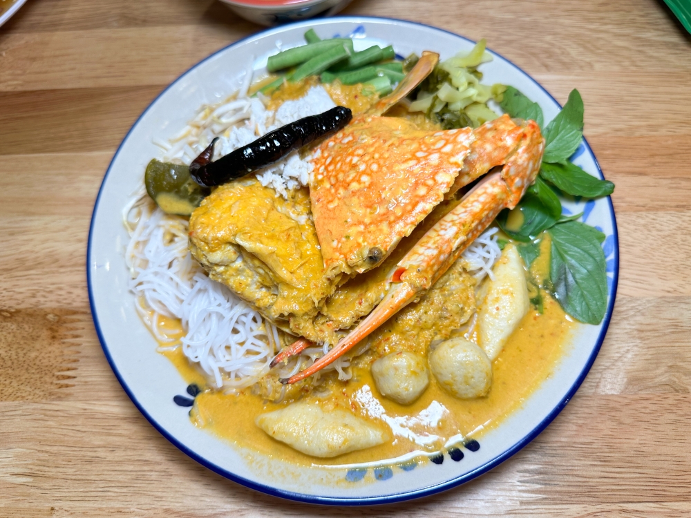 This could be the best Khanom Jeen Nam Ya Pu with that super fresh flower crab with sweet flesh.