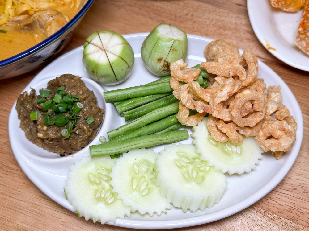 Nam Prik Noom with Khaep Moo was a good way to fix cravings for crispy pork cracklings but the toasted green chillies dip had a flat taste.