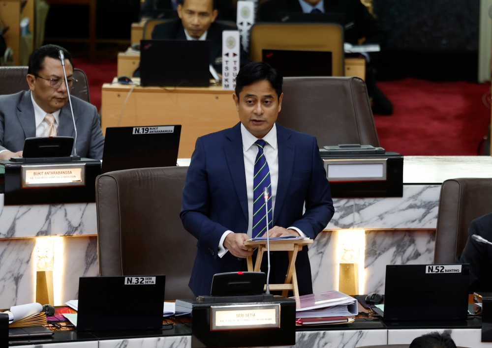 State Islamic and Cultural Innovation Committee chairman Mohammad Fahmi Ngah speaks at the Selangor state legislative assembly sitting in Shah Alam March 4, 2024. — Bernama pic