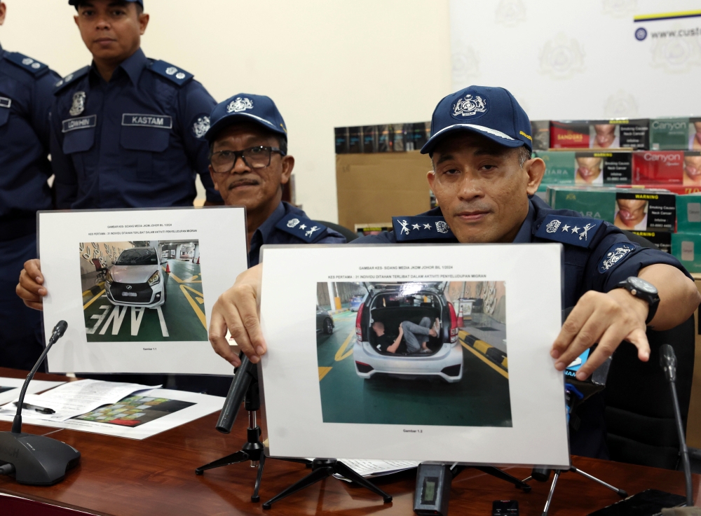 Johor Customs Department director Aminul Izmeer Mohd Sohaimi said the Singaporean man was arrested without valid travel documents at the time of his arrest. — Bernama pic 