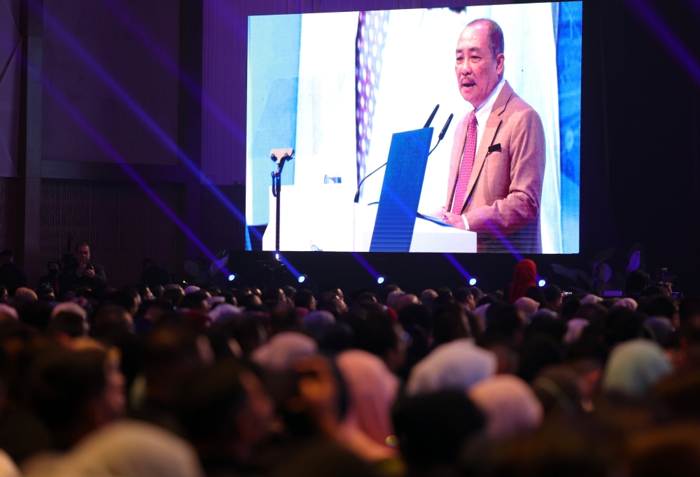 Sabah Chief Minister Datuk Seri Hajiji Noor said even though SMJ is a simple phrase, it carries a message and great meaning calling on every Sabahan to love progress and success. — Bernama pic 