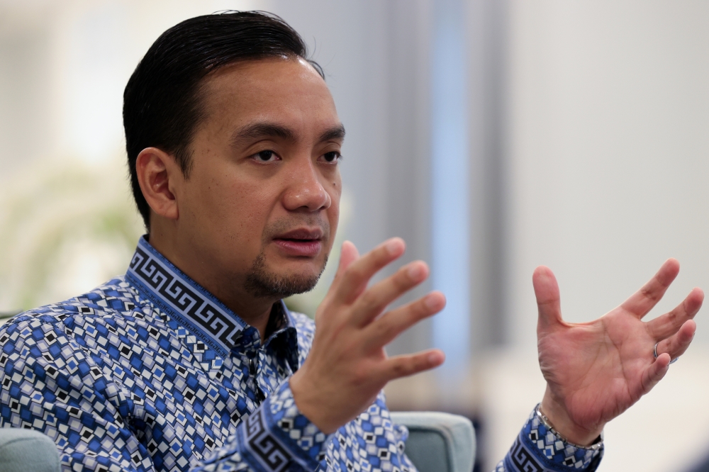 Johor Menteri Besar Datuk Onn Hafiz Ghazi said the establishment of Huawei’s Intelligent Operation Centre has revolutionised the city of Longgang in Shenzhen in implementing data unification. —  Bernama pic