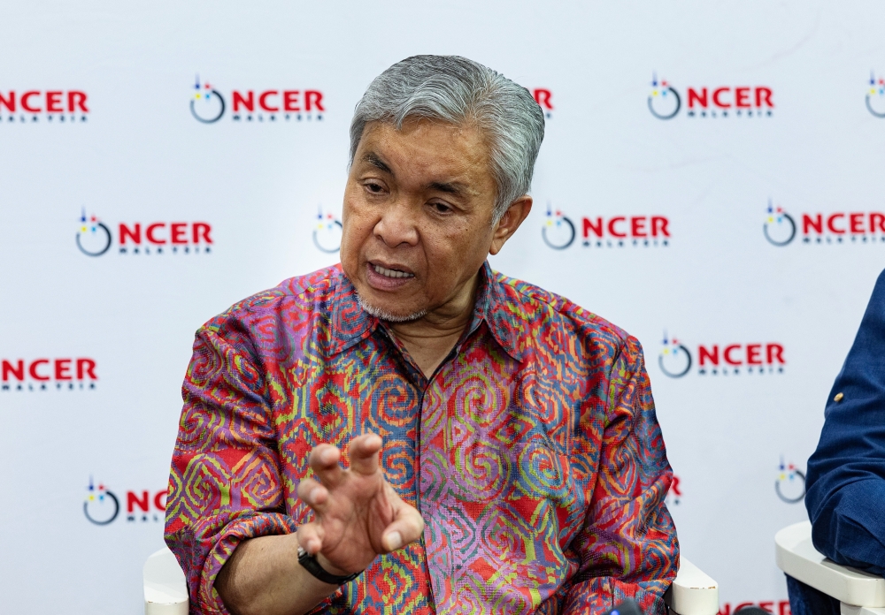 Datuk Seri Ahmad Zahid Hamidi said studies showed that the implementation of Special Bus Lanes in Jalan Ampang and Genting Klang since July 3 has shown a favourable response in terms of time savings. — Bernama pic