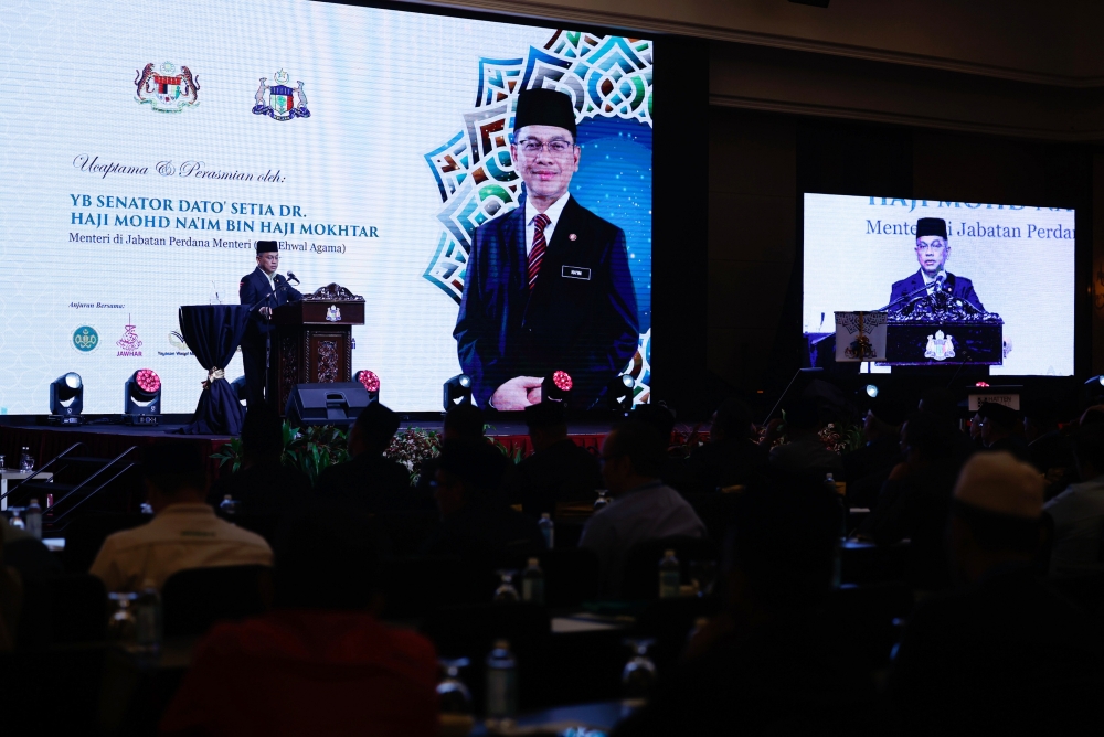 Minister in the Prime Minister’s Department (Religious Affairs) Senator Datuk Mohd Na’im Mokhtar urged Lembaga Tabung Haji to improve and strengthen its THiJARI application system from time to time to prevent hacking incidents and mitigate the risk of financial losses for depositors. — Bernama pic