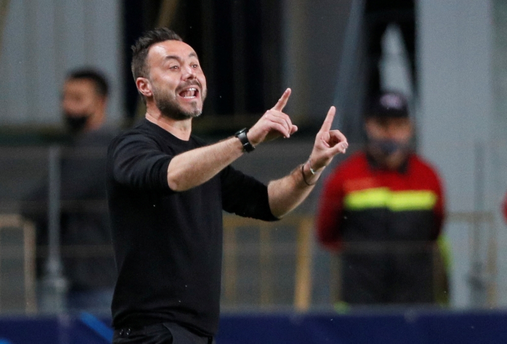 Daniele De Rossi’s reborn Roma will face their biggest night yet tomorrow when his friend Roberto De Zerbi (pic) returns to Italy with Brighton and Hove Albion for an intriguing Europa League last-16 tie. — Reuters pic 