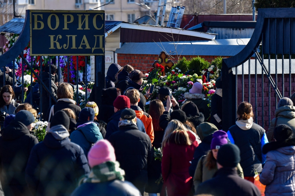 Mourners visit the grave of Russian opposition leader Alexei Navalny at the Borisovo cemetery in Moscow. — AFP pic