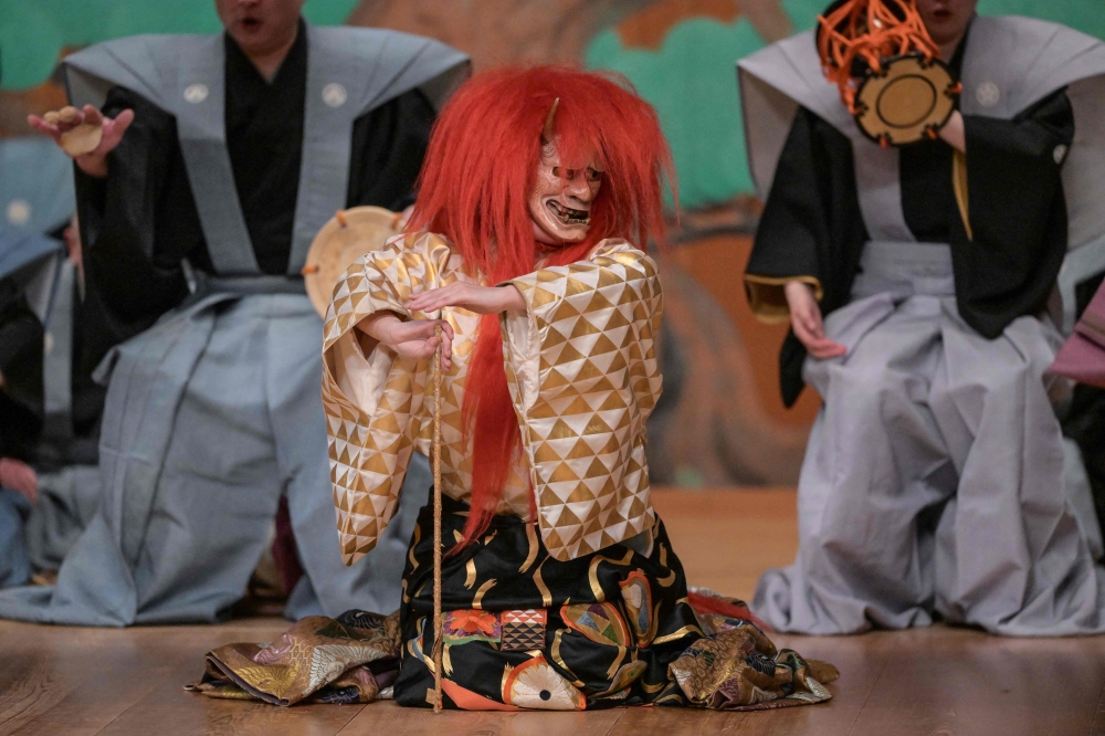 Mayuko Kashiwazaki performing during 