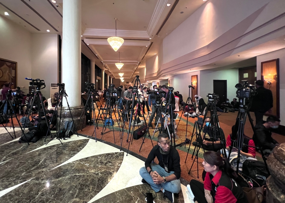 Members of the media are seen waiting for 15th general election result in Subang in t his file photo taken on November 19, 2022. — Picture by Miera Zulyana