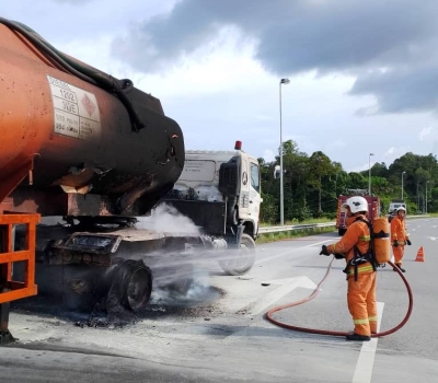Tanker lorry’s tyres catch fire at Miri-Bintulu stretch of Pan Borneo Highway