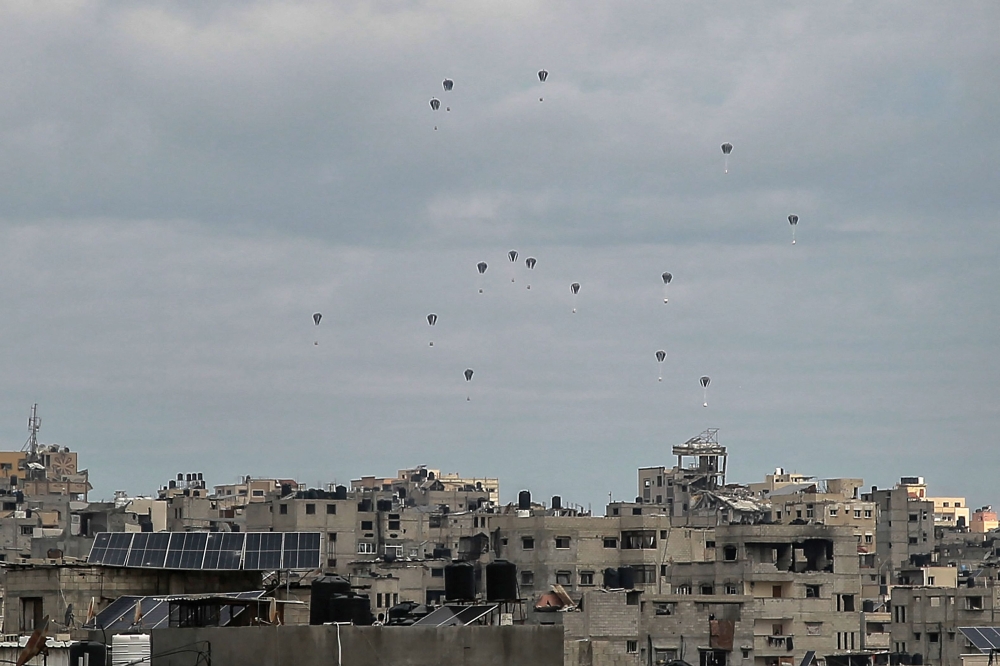 Aid parcels are airdropped over the northern Gaza Strip on March 8, 2024, amid the ongoing conflict between Israel and the Hamas movement. ― AFP pic 