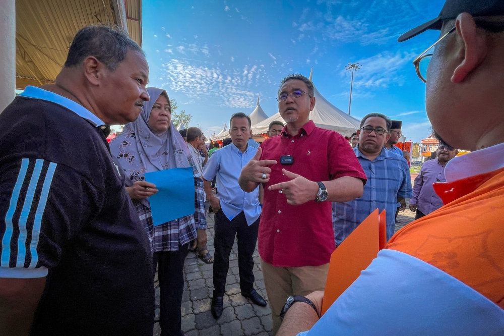 Deputy Defence Minister Adly Zahari (right) attends the Alor Gajah Parliament Rahmah Carnival at Dataran Keris Alor Gajah March 9, 2024. — Bernama pic