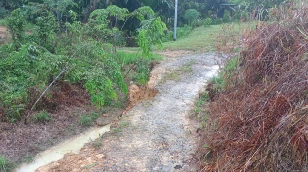 Photo shows the area of the landslip. — Picture courtesy of Malaysian Fire and Rescue Department via The Borneo Post