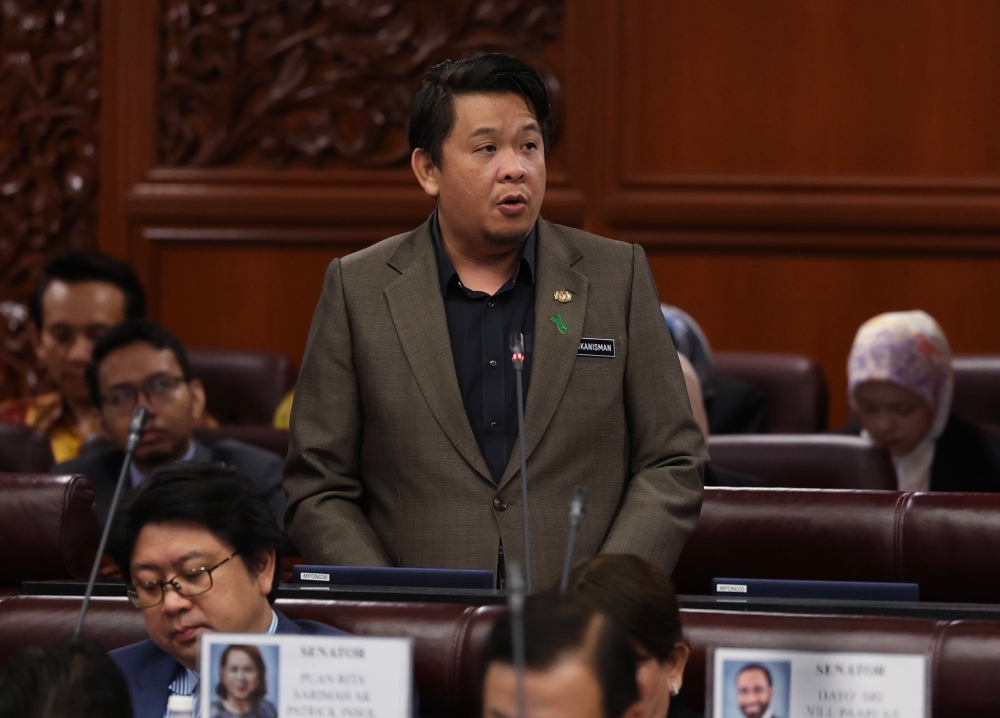 Deputy Health Minister Datuk Lukanisman Awang Sauni said the ministry’s proposal to create flexi positions for trained medical assistants to continue serving in their areas of expertise is being examined by the Public Service Department. — Bernama pic