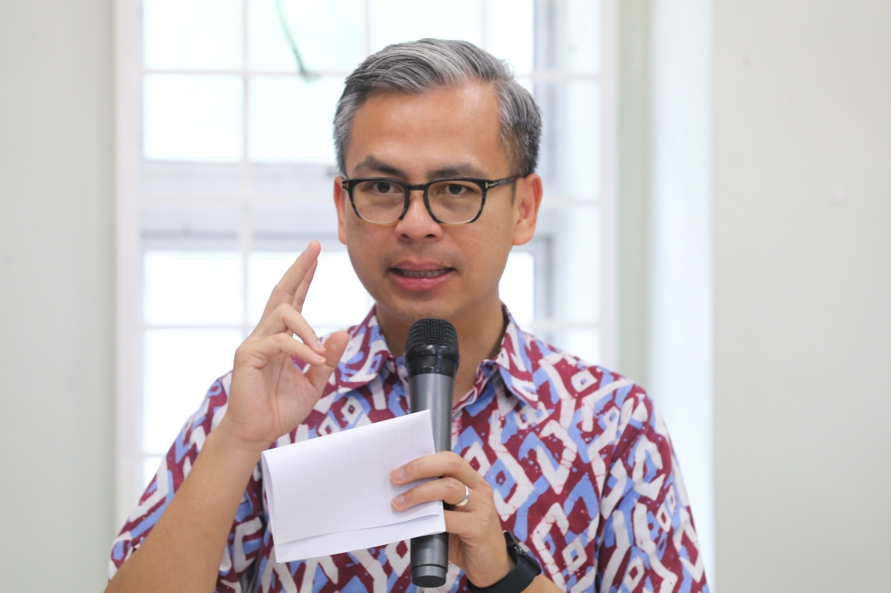 Communications Minister Fahmi Fadzil today downplayed his controversial remarks on meeting the Dewan Rakyat Speaker, saying that it is common for MPs to arrange a meeting to discuss issues. — Picture by Miera Zulyana