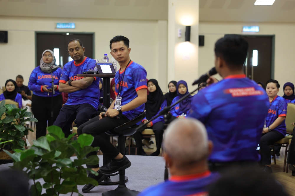 Higher Education Minister Datuk Seri Zambry Abd Kadir at a student dialogue session at the Higher Education Leadership Academy (AKEPT) in Bandar Baru Enstek, Nilai, March 10, 2024. — Bernama pic 