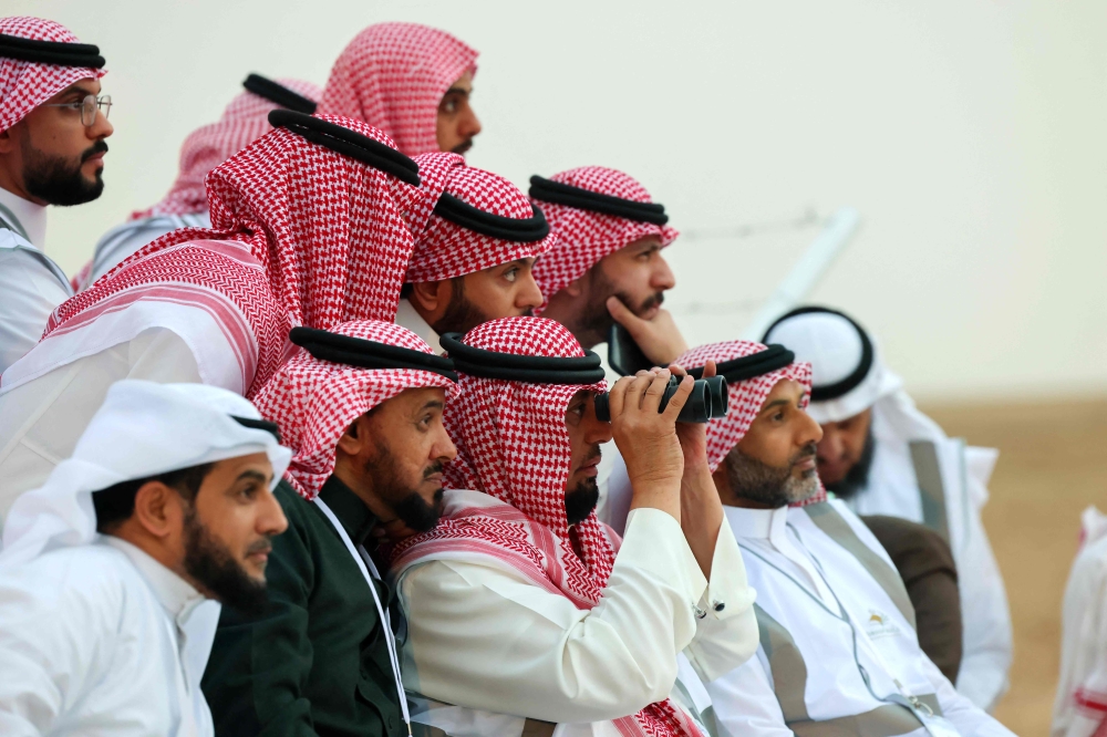 In Saudi Arabia, the start of the holy month had been cast into doubt after some of the kingdom’s observatories reported that the moon was obscured by “cloudy weather and dust particles”. — AFP pic