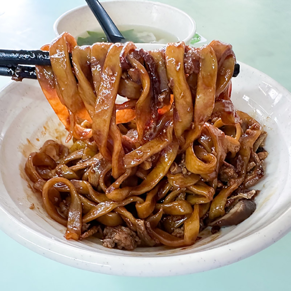 Opt for the thicker strands and eat it piping hot to enjoy the 'al dente' texture