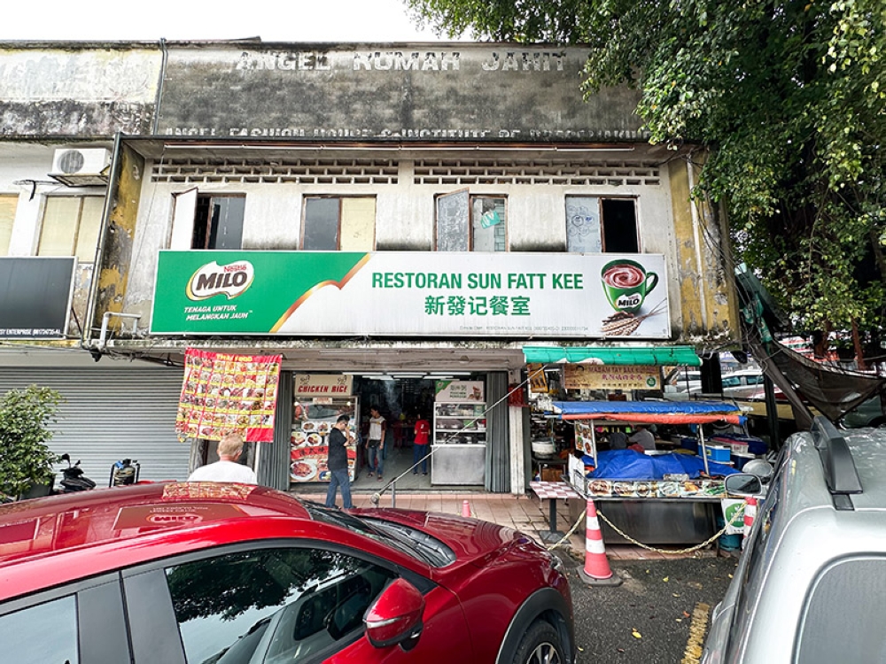 This coffee shop right opposite the Sea Park wet market houses curry mee, Teochew porridge, 'char kway teow' and chicken rice stalls but try the 'pan mee'