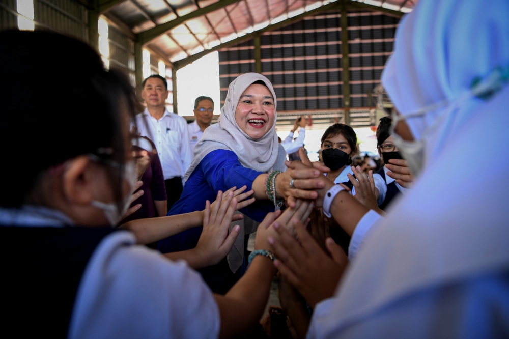 Education Minister Fadhlina Sidek greets schoolchildren at Sekolah Kebangsaan Saujana Putra in Kajang March 11, 2024. — Bernama pic