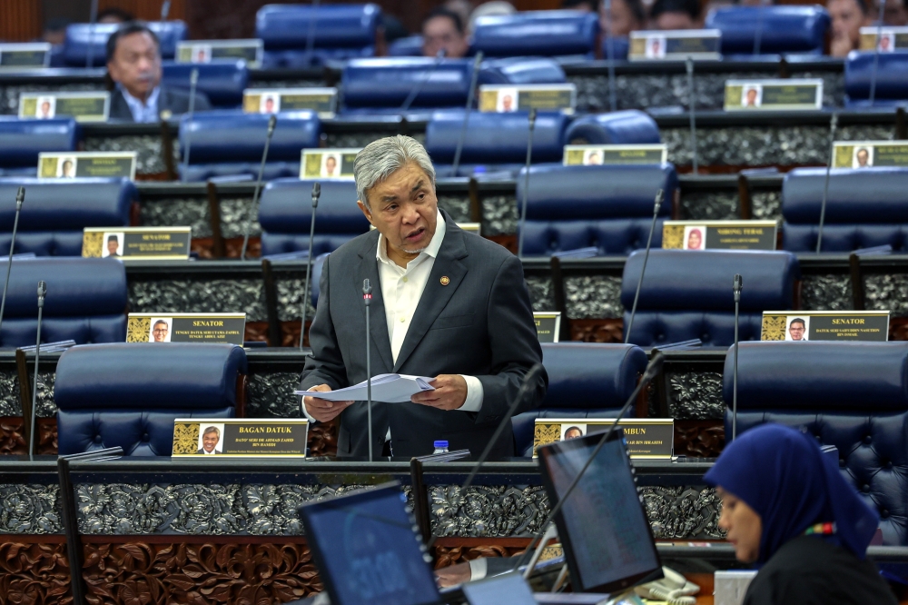 Deputy Prime Minister Datuk Seri Ahmad Zahid Hamidi winding up the debate on the Motion of Thanks for the Royal Address for his ministry, in the Dewan Rakyat, March 11, 2024. He said that among the issues which will be raised in the Cabinet paper are Pestalotiopsis leaf fall disease (PLFD), lack of manpower and areas of rubber plantations which are not being tapped nationwide. — Bernama pic 
