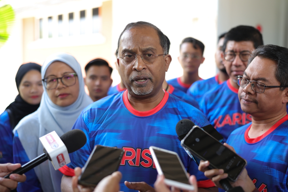 Higher Education Minister Datuk Seri Zambry Abdul Kadir said the Higher Education Committee approved the AI Bachelor’s Degree programme in January, adding that the programme’s first cohort will begin their studies in October this year. — Bernama pic 
