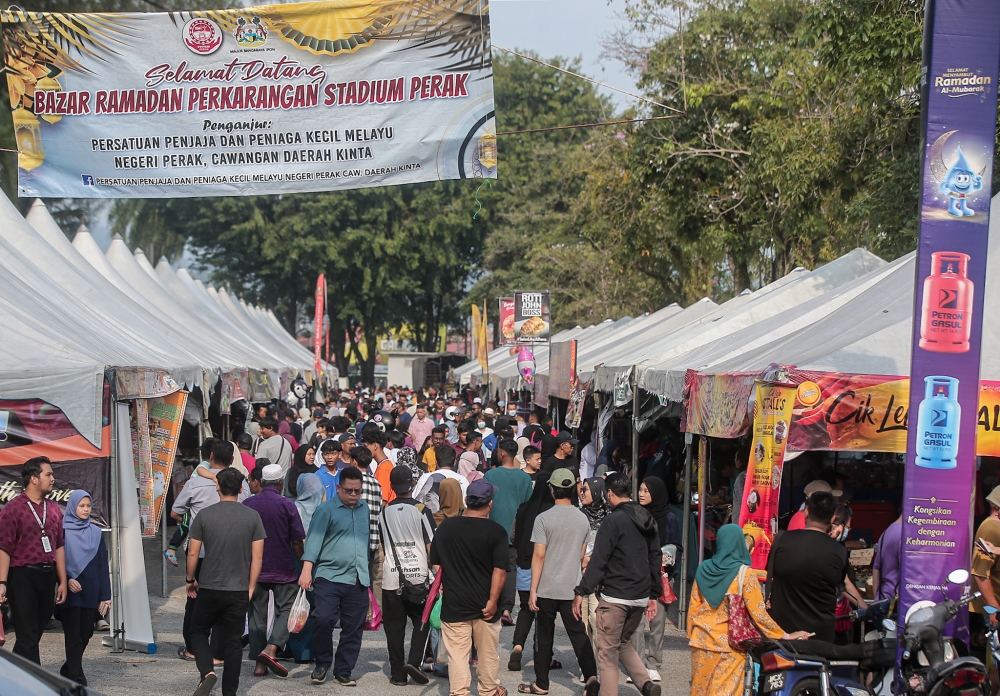 State Housing and Local Government Committee chairman Sandrea Ng Shy Ching said the eco-friendly Ramadan Bazaar introduced by the Ipoh City Council (MBI), now entering its second year, is being extended to Ramadan bazaars across the state. — Picture by Farhan Najib