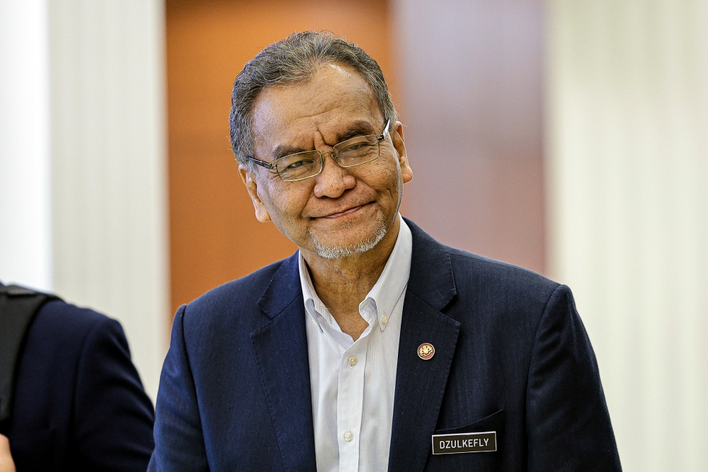 On April 12, 2022, Datuk Seri Dzulkefly Ahmad filed a lawsuit against Datuk Asyraf Wajdi Dusuki for allegedly posting defamatory content on his Twitter account on August 24, 2020, which was also shared on the defendant’s Facebook. — Bernama pic