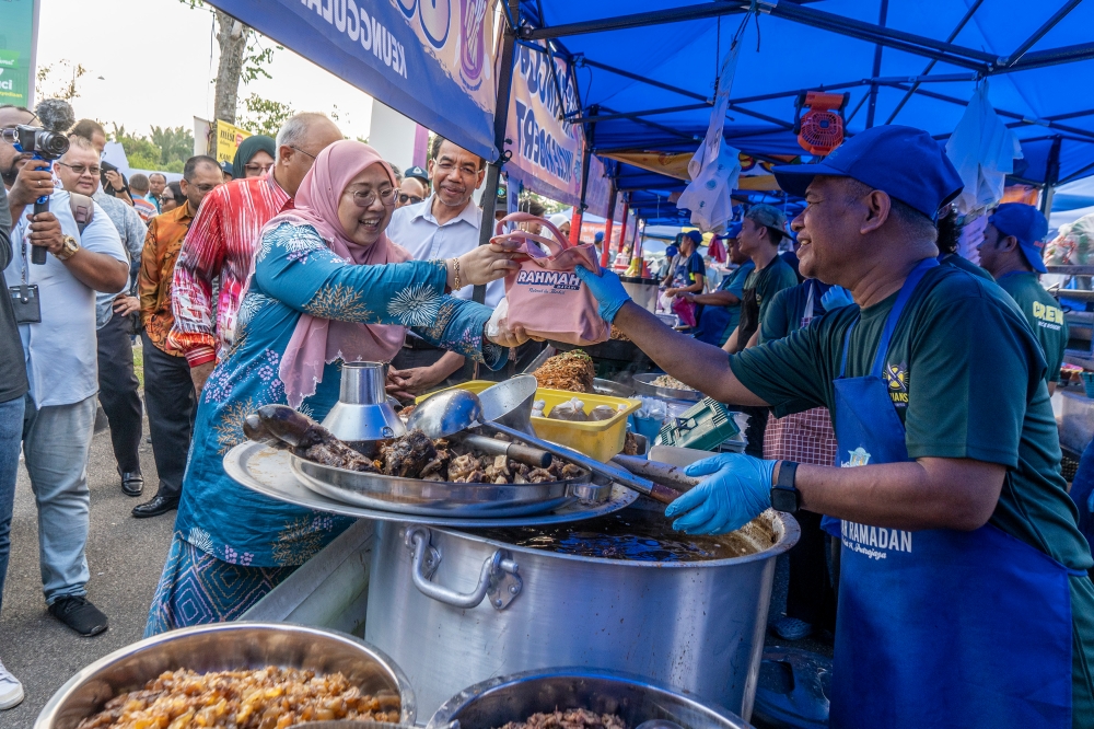 Deputy Domestic Trade and Cost of Living (KPDN) Minister Fuziah Salleh launches the Bazar Ramadan Rahmah at Bazar Ramadan Presint 14 in Putrajaya, March 14, 2024. — Picture by Shafwan Zaidon