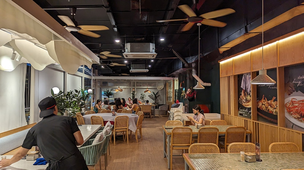 The 'al fresco' space leads to an indoor dining area on the right.