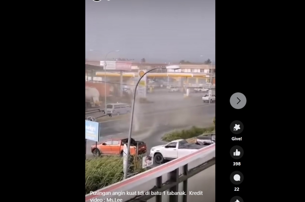Strong winds swirling around resembling a tornado was captured by the public as it occurred this afternoon at the Jalan Segama Industrial State, Batu 1, Lahad Datu, March 15, 2024.  