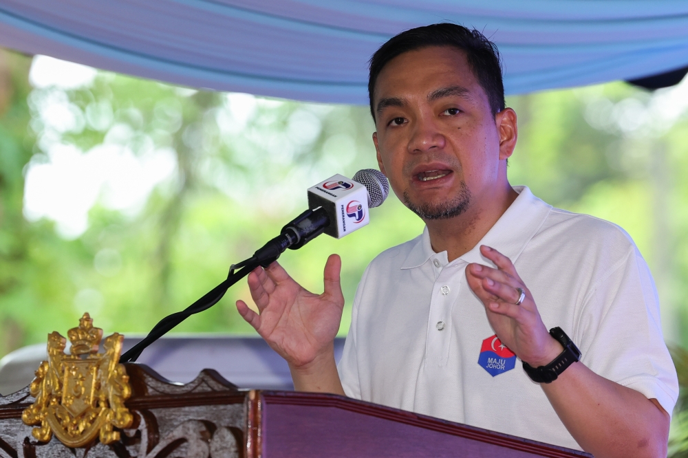 Johor Menteri Besar Datuk Onn Hafiz Ghazi highlighted that this accomplishment has also positioned the state under his leadership as the nation’s foremost importer and exporter. — Bernama pic