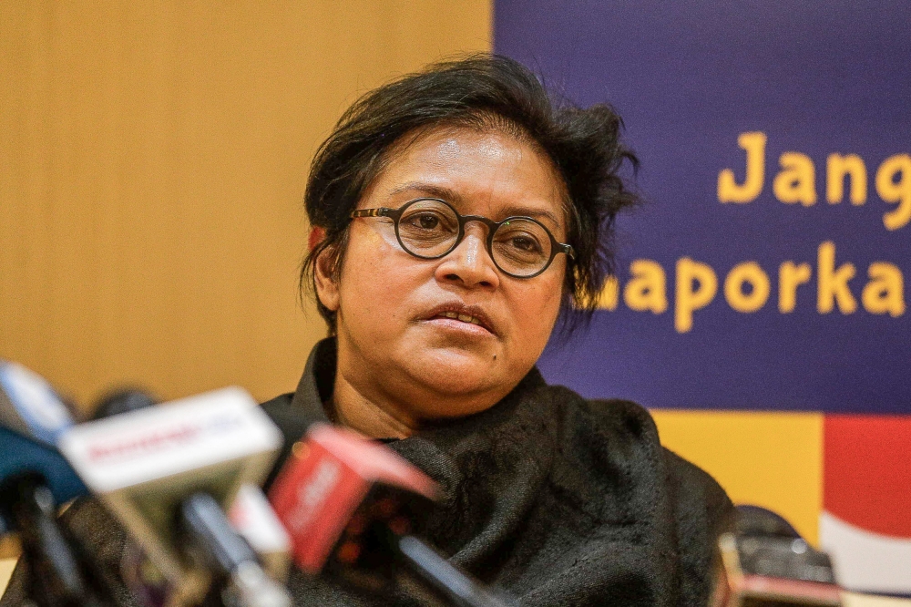 Law minister Datuk Seri Azalina Othman Said speaks to reporters at a press conference in Shah Alam March 16, 2024. — Picture by Sayuti Zainudin