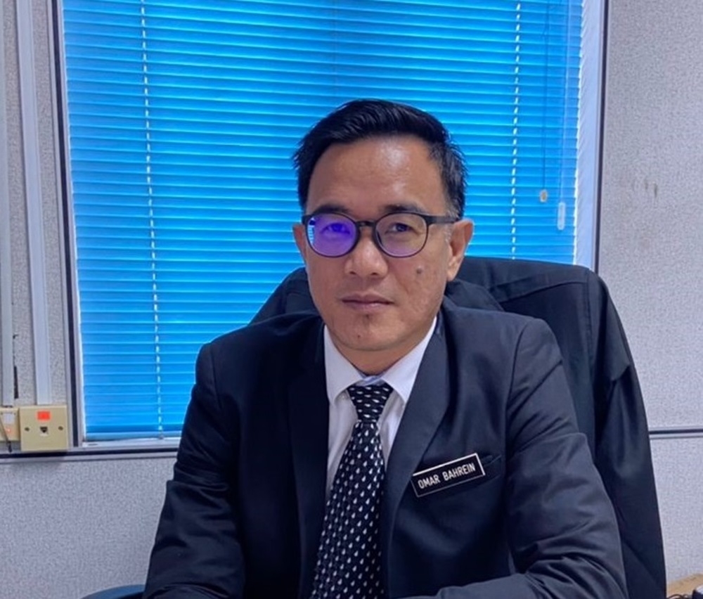 Cuepacs Sarawak chairman Omar Bahrein Unin said the government should not abolish the pension scheme for civil servants who have served the nation for over 30 years before becoming eligible for retirement benefits. — The Borneo Post pic