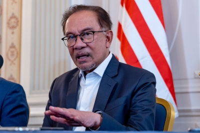 首相安瓦尔表示政治稳定、透明的政策吸引外国投资者来到马来西亚