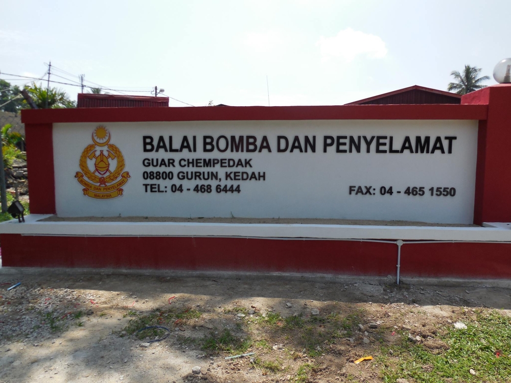 Guar Chempedak Fire and Rescue Station chief, Assistant Fire Superintendent Mohd Fauzi Razali said they received an emergency call at 4.02am and the rescue team arrived at the location at 4.19am. — Picture courtesy of Facebook/Bomba Guar Chempedak