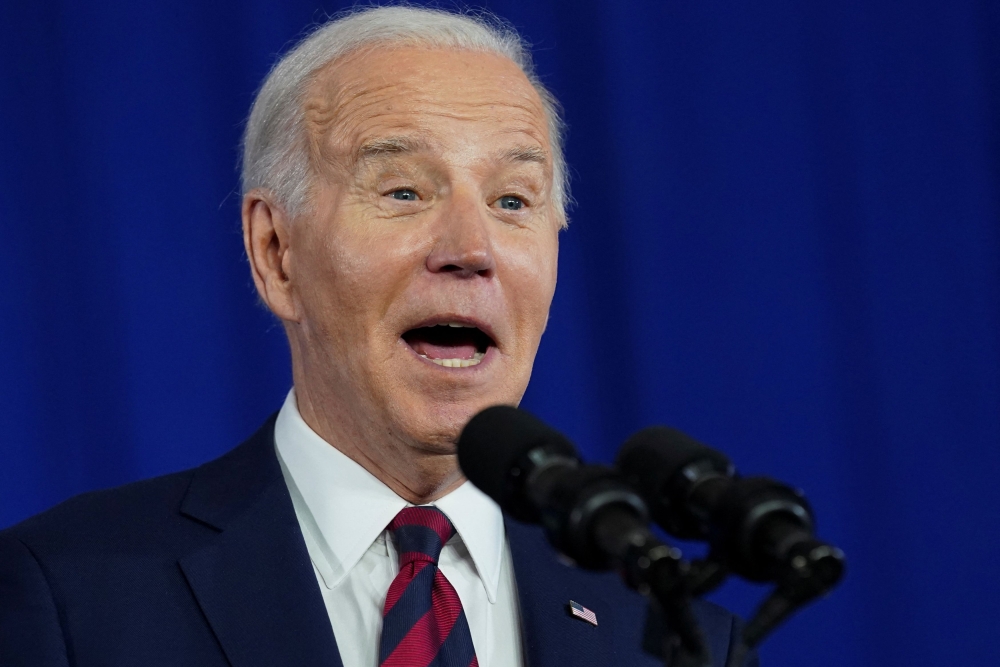 US President Joe Biden took jabs yesterday at former President Donald Trump with jokes about the mental fitness of his election opponent during a speech at the Gridiron Club dinner, a Washington tradition that began in the 1880s. — Reuters pic