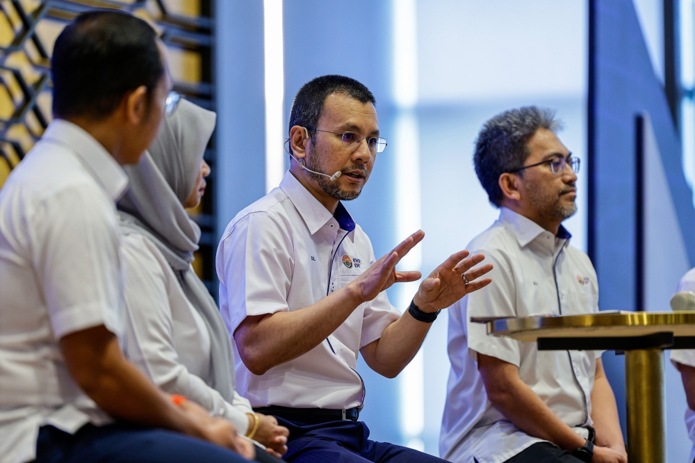 EPF chief executive officer Ahmad Zulqarnain Onn said that the retirement fund is committed to participating in the growth journey of high-potential companies in Malaysia as it aligns its strategy with the development of an inclusive social protection ecosystem. — Bernama pic