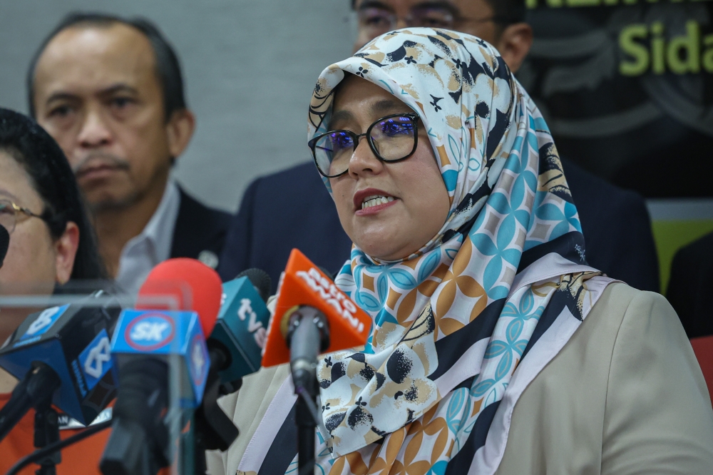 In a statement today, PAC chairperson Datuk Mas Ermieyati Samsudin said that as a core ministry in the nation's administration, the MoF should not have waited very long to sort the lease issue of St Regis Langkawi and the Kampung Tok Senik Resort. — Bernama pic