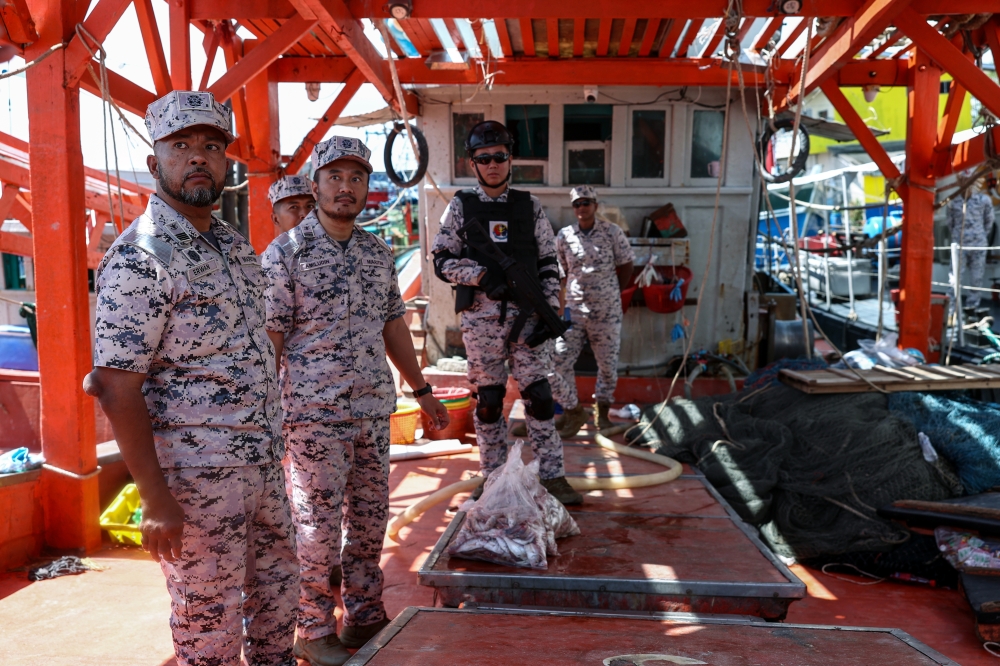 Kelantan MMEA director Capt Erwan Shah Soahdi (left) shows the boats and catch seized during a press conference at the Kelantan MMEA headquarters March 19, 2024. — Bernama pic