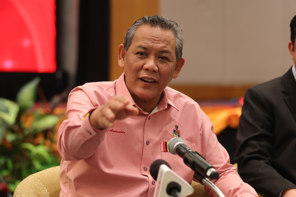 Negeri Sembilan Menteri Besar Datuk Seri Aminuddin Harun said areas such as Jelai Livestock Centre and Felda Palong Lima experienced dry weather without rain for 13 consecutive days followed by Gemencheh while Kuala Pilah and Jelebu recorded 10 days without rain until the last two days. — Bernama pic