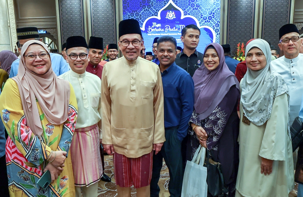  Prime Minister Datuk Seri Anwar Ibrahim hoped that media practitioners could collectively play a role in uplifting the dignity of the people and the nation, and to further boost the country’s growth convincingly. — Bernama pic