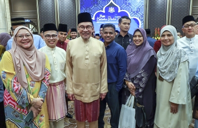 PM Anwar: Media practitioners play key role in providing perspective, insights
