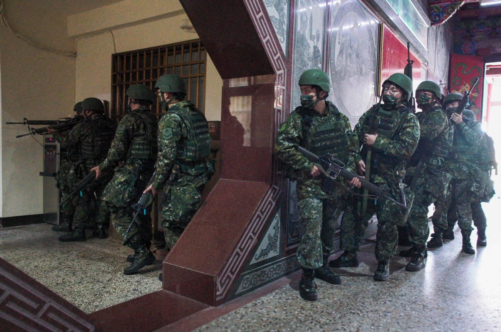 Taiwan reserve soldiers take part in a military training. — AFP pic 