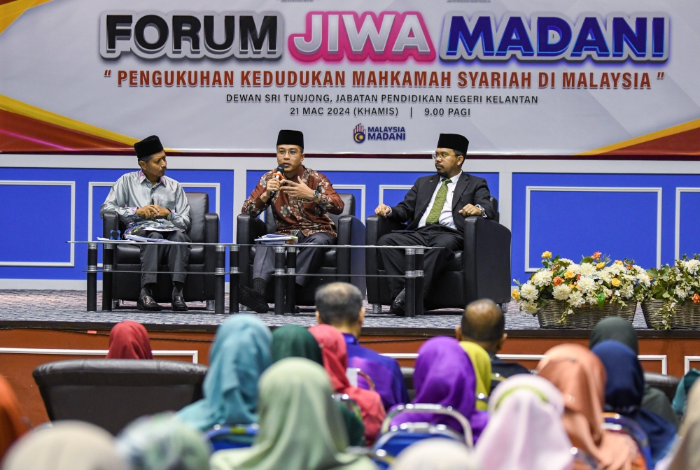 Panellists (from left) Mat Wi Abd Rahman, Wan Adam Al Baqir Mohd Nordin and Nik Saiful Adli Burhan are seen at the Jiwa Madani Forum on 'Elevating the Status of Shariah Court in Malaysia' in Kota Baru March 21, 2024. — Bernama pic