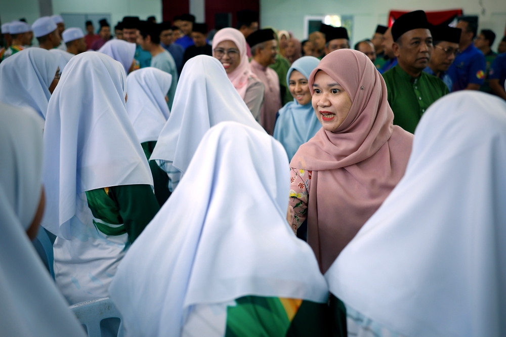 Education Minister Fadhlina Sidek speaks to students while officiating the 14th Hijrah Kasih Programme at the Henry Gurney School in Telok Mas, Melaka March 21, 2024. — Bernama pic