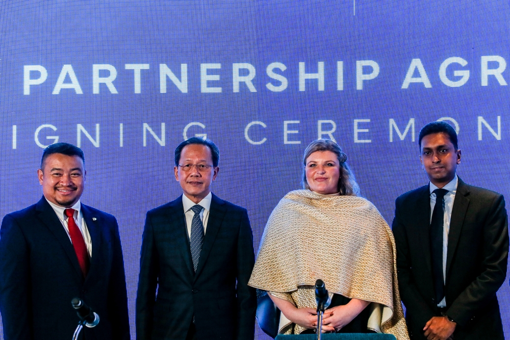 MAG Group managing director Captain Datuk Izham Ismail (second from left) together with MAG chief executive officer of airlines Ahmad Luqman Mohd Azmi (left), MAG chief commercial officer of airlines Dersenish Aresandiran (right) pose for pictures with Manchester United chief executive officer of alliances and partnerships, Victoria Timpson (second from right) during the MAG new global partnership agreement at MITEC in Kuala Lumpur March 22, 2024. — Picture by Hari Anggara