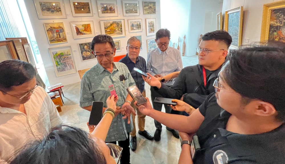 Tourism, Creative Industry and Performing Arts Minister Datuk Seri Abdul Karim Rahman Hamzah speaking to reporters, says his ministry will set up the Sarawak Art Gallery in Kuching March 23, 2024. — Picture by Tourism, Creative Industry and Performing Arts Ministry